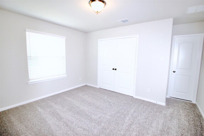 Building Photo - 3422 Dry Creek Dr