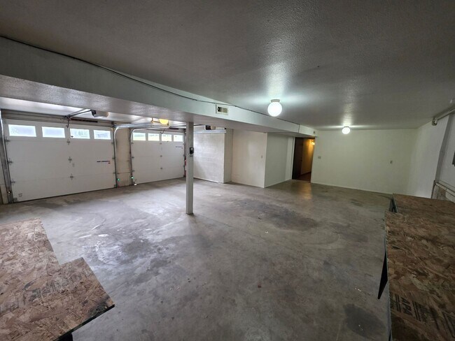 Building Photo - Beautiful Home in 5 Mile