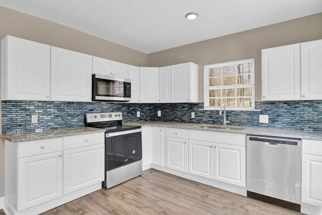 Building Photo - Beautiful renovated Home