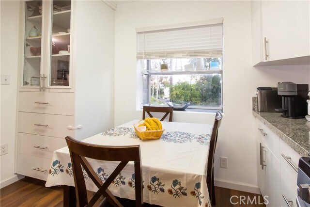 Building Photo - 9551 Vía Ricardo