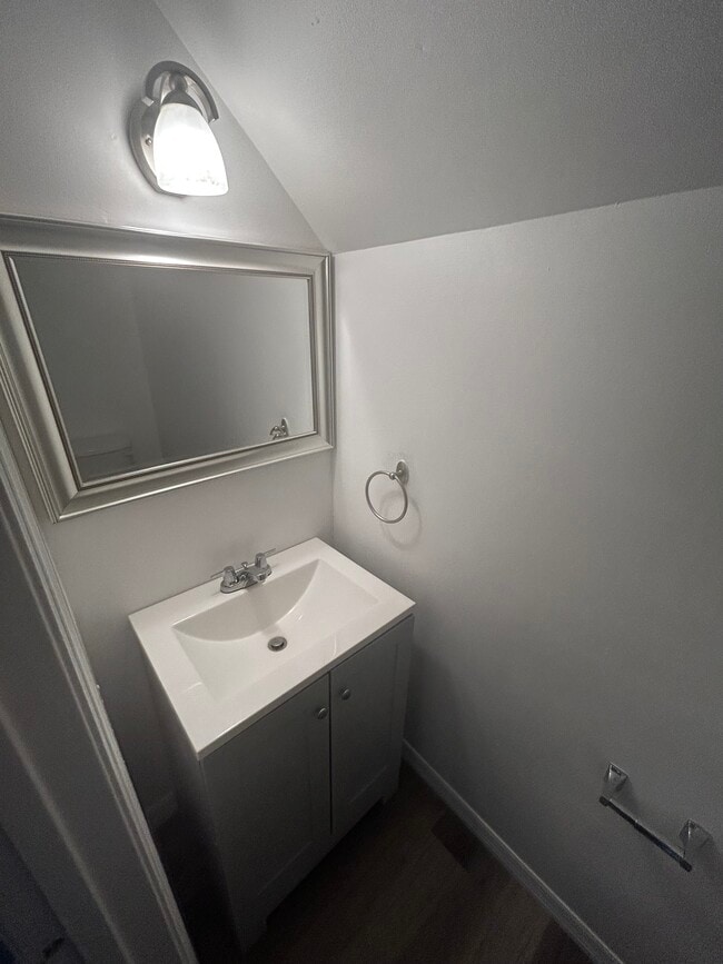 Building Photo - 16 Bogart Pl