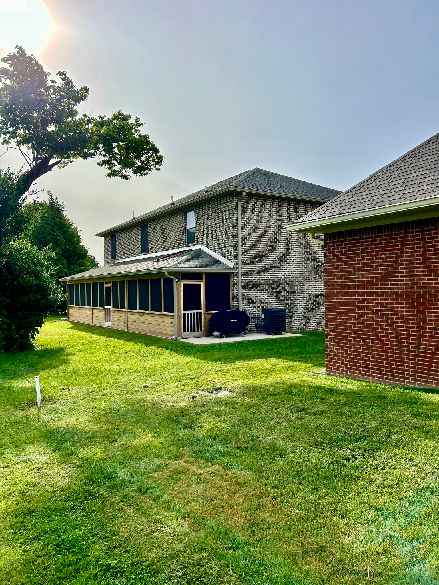 Building Photo - 208 Fairway Ln