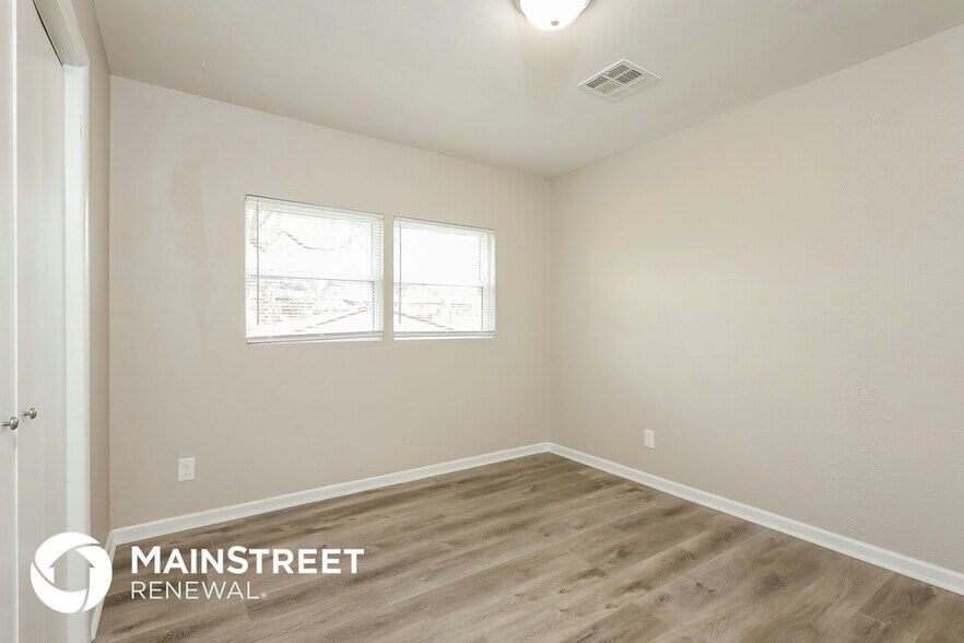 Building Photo - 624 E Towry Dr