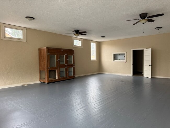 Building Photo - Rare opportunity to lease a versatile mixed-use property in the heart of Milwaukie!