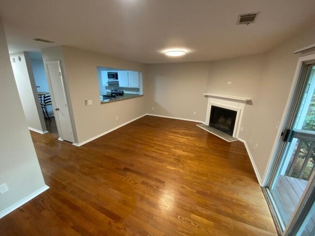 Building Photo - 1806 Queen Anne Ct