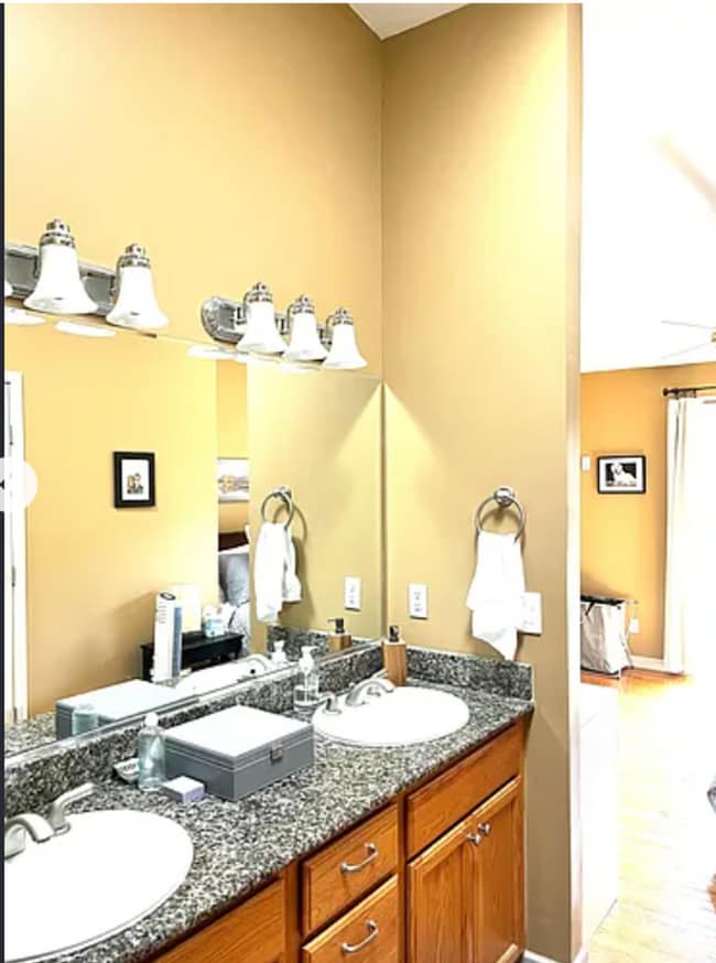 Building Photo - Spectacular 2 Bedroom Waterfront Townhome ...