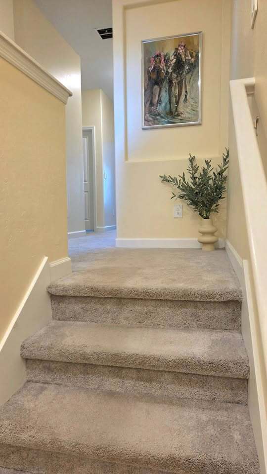 Building Photo - 15035 Sunny Day Dr