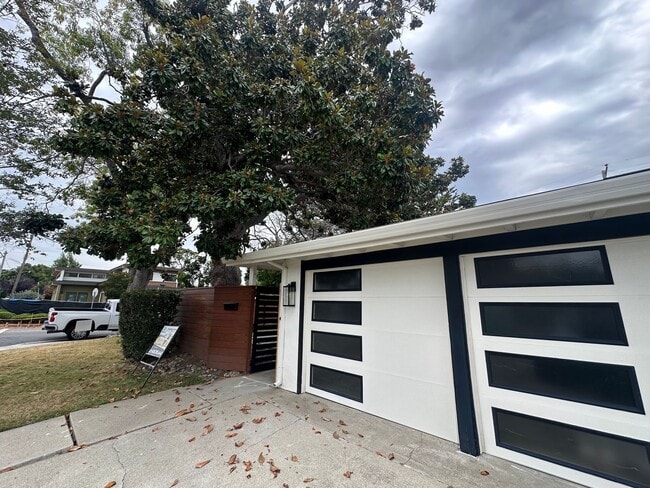 Building Photo - Beautifully Brand New Updated Home- Great Schools- Pet Okay