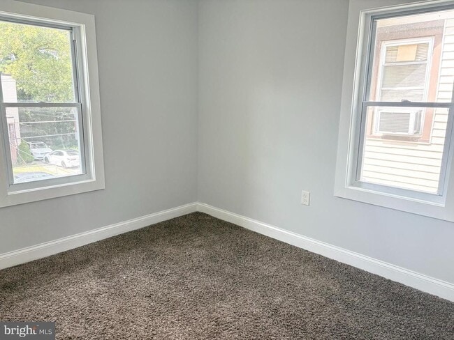 Building Photo - 306 Linden Ave