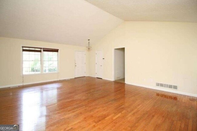 Building Photo - 220 Providence Rd