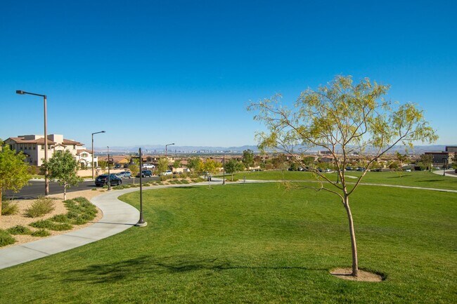 Building Photo - Gorgeous Townhome 3/2 in Santa Rosa Community in Summerlin!