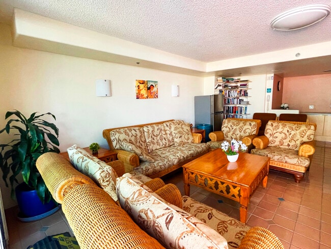 Building Photo - 801 S King St