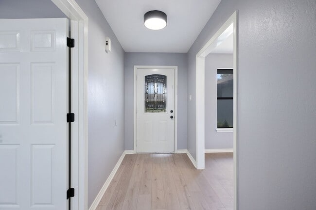 Building Photo - 3808 Yellowstone Pl