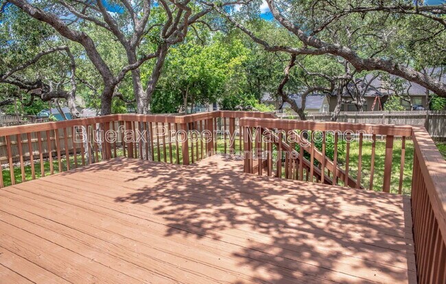 Building Photo - 225 Samantha Dr