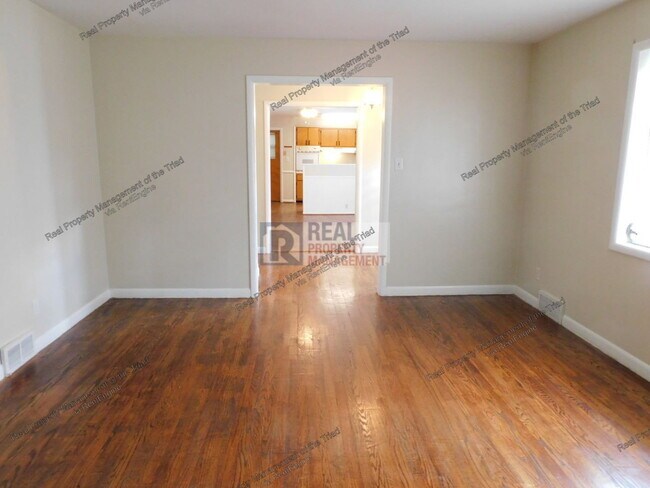 Building Photo - 604 Pineburr Rd