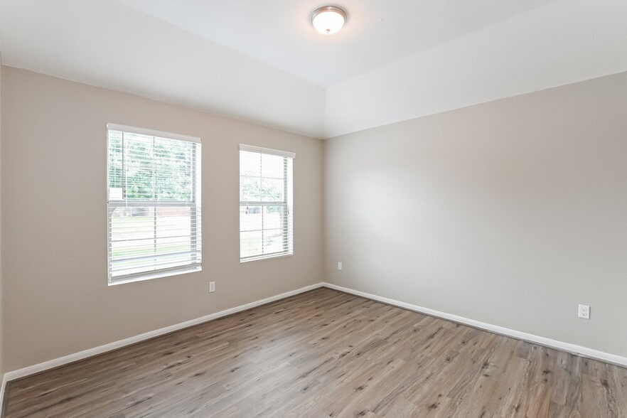 Building Photo - 376 Henry St