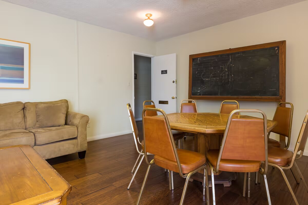 Recreation Room - available to use every day until 10pm - 11260 Overland Ave