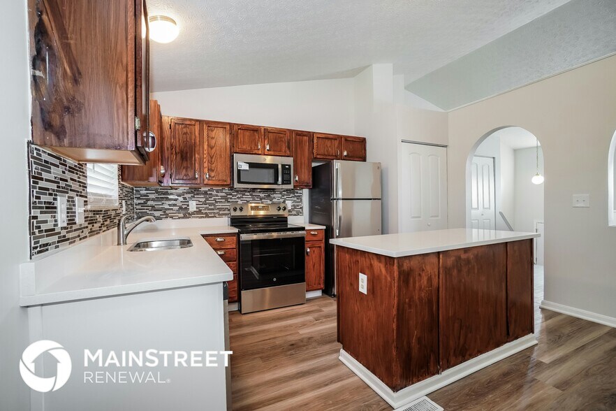 Building Photo - 3253 St Bernard Cir