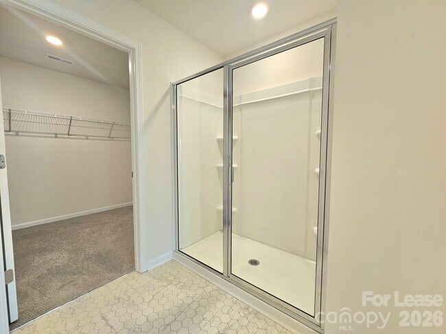 Building Photo - 3854 Rosewood Dr