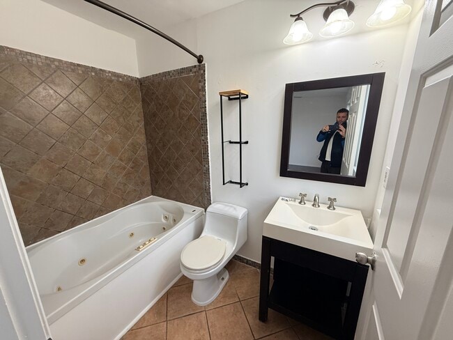 Building Photo - 2708 Falcon Ct