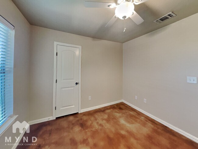 Building Photo - 102 Jolin Ln