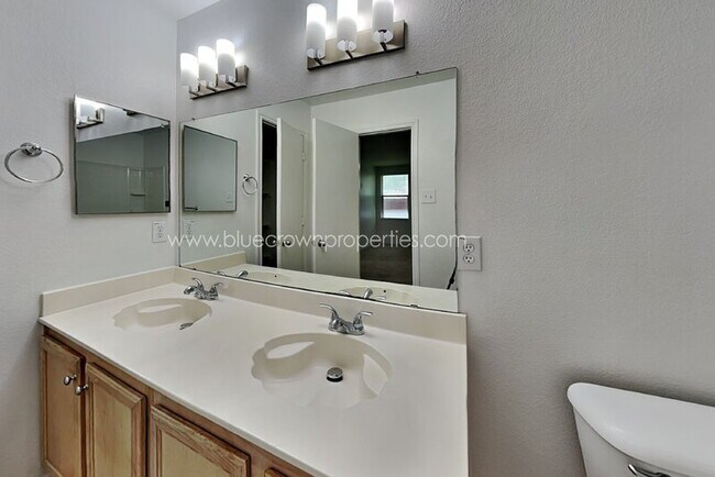 Building Photo - 12862 Vassar Dr