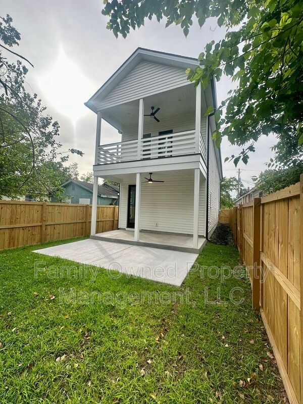 Building Photo - 2245 Fillmore St