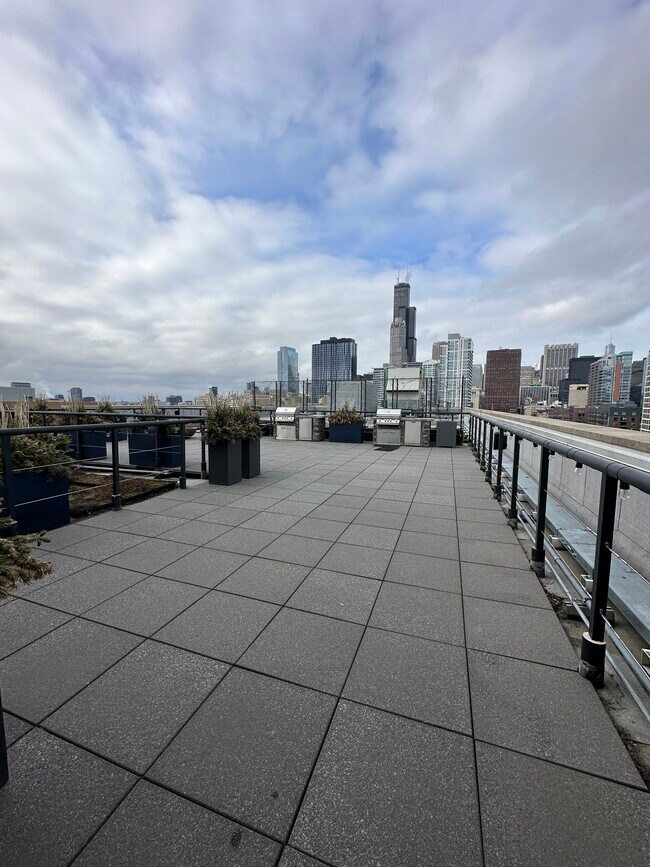 Building Photo - 1011 S Delano Ct