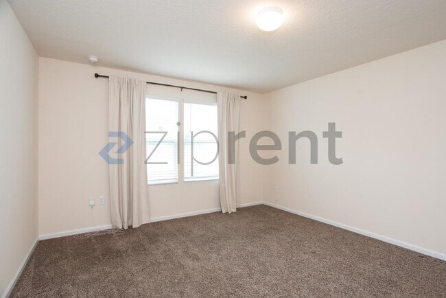 Building Photo - Unit