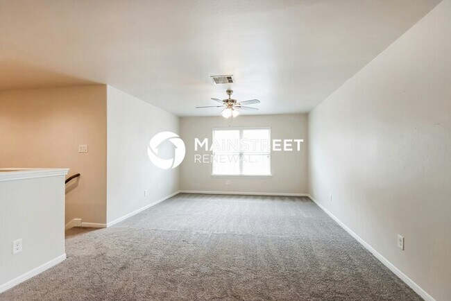 Building Photo - 4 Bedroom Pet-Friendly Home in ROSHARON, TX with Main Street Renewal
