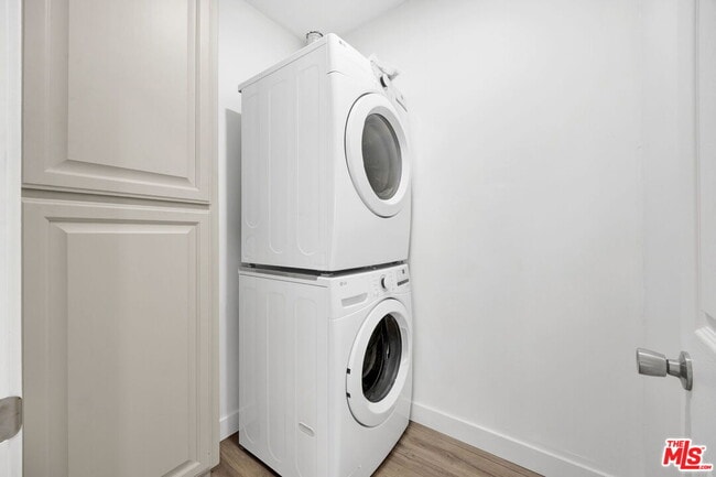 Building Photo - 1213 Thompson Ave