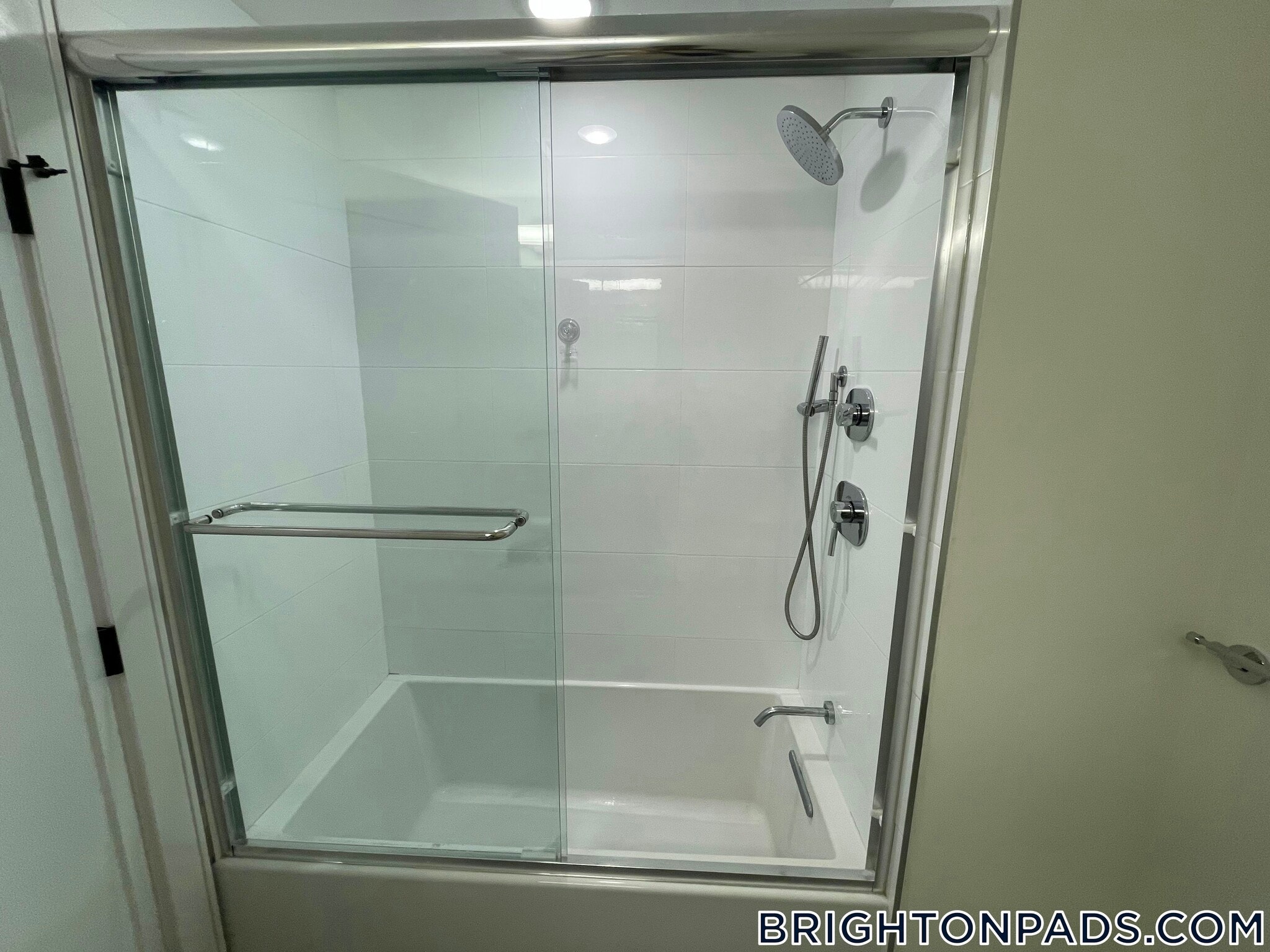 Building Photo - 104-106-106 Warren St