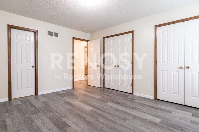 Building Photo - Cute 3 Bed, 2 full bath Townhome in Liberty