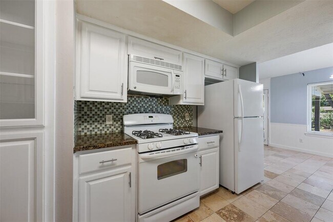 Building Photo - 2407 Harrowden Dr