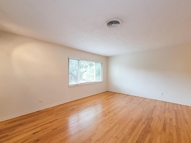 Building Photo - 2249 Branard St