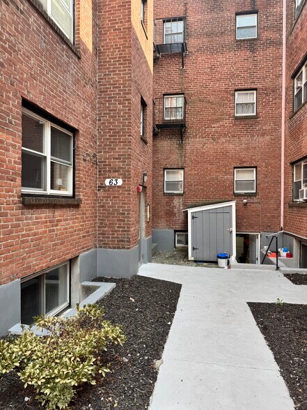 Building Photo - 63 Selkirk Rd