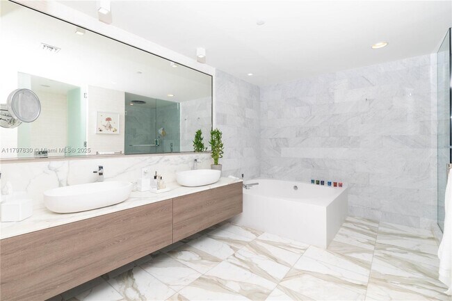 Building Photo - 10201 Collins Ave