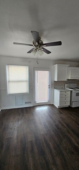 Building Photo - 7504 E 112th St