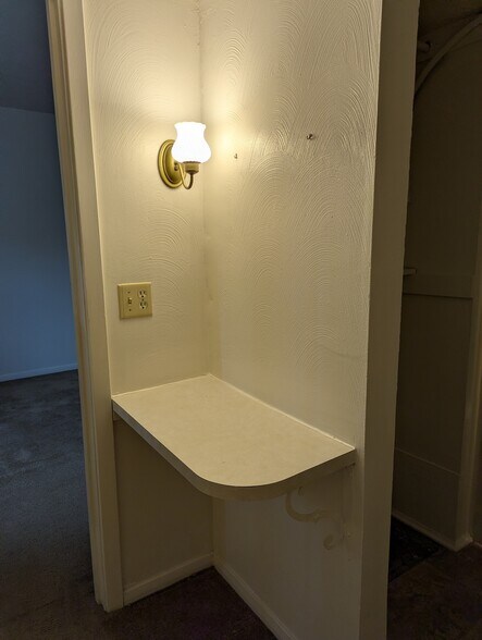 Building Photo - 8045 Pippin Rd