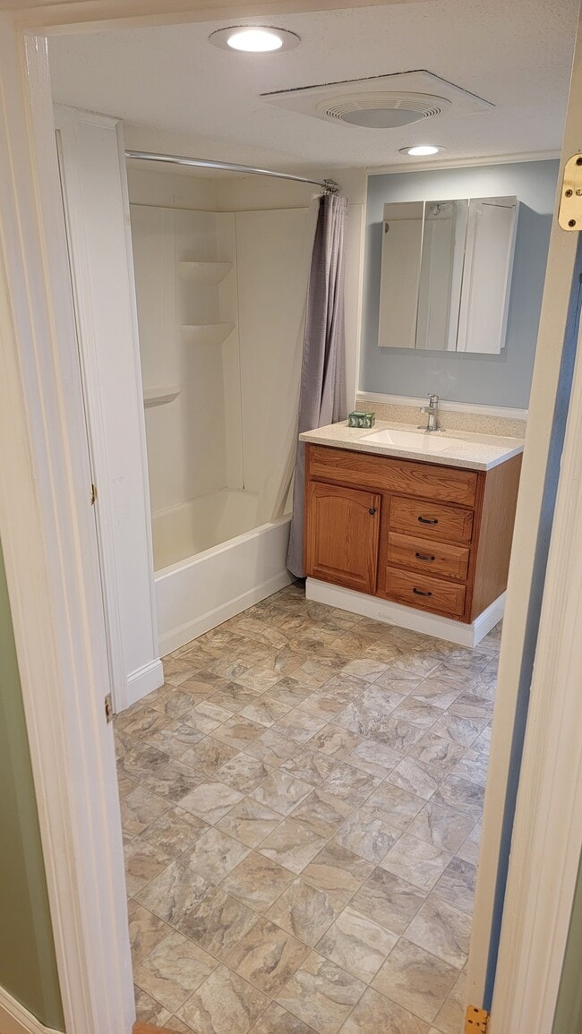 Building Photo - 115 Paul Manafort Dr