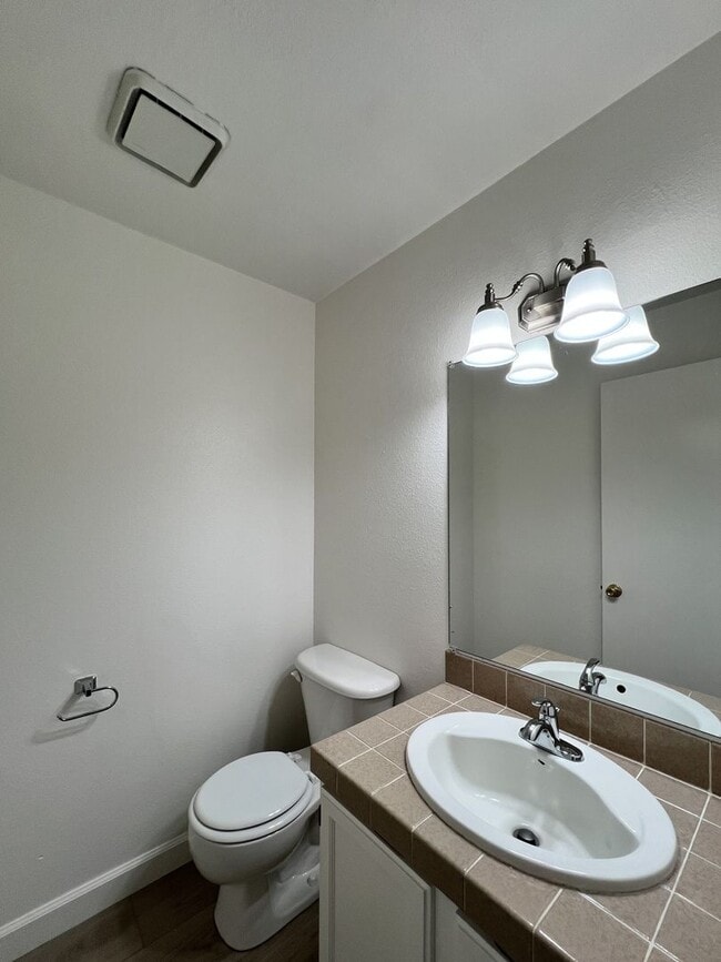 Building Photo - Spacious 2 Bed/2.5 Bath Napa Condo in Peac...