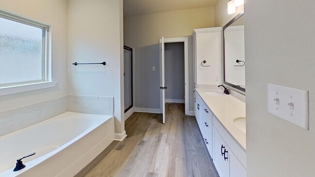 Building Photo - 3/2 fully fenced home in Lafayette Landing