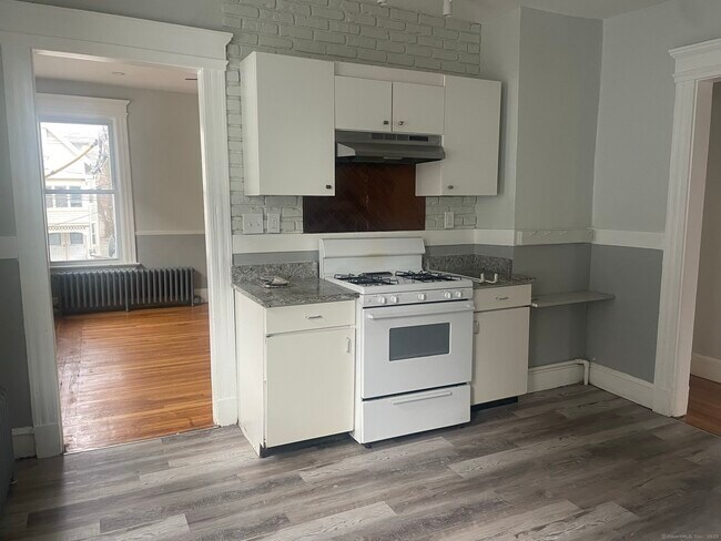 Building Photo - 105 Brownell St