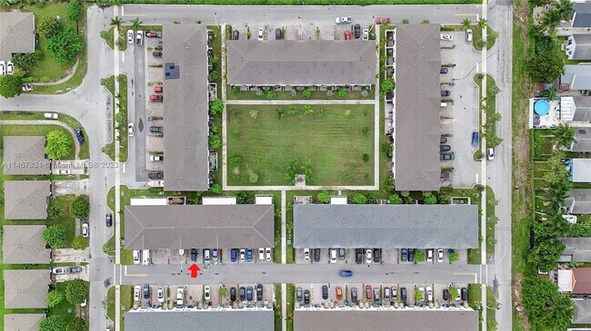Building Photo - 1170 SW 7th Ct