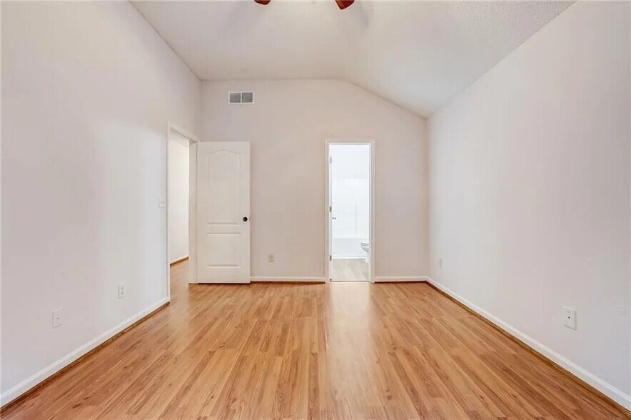 Building Photo - Room in House on Cypress Pointe Dr
