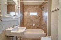 Building Photo - 115 Goldenrod St