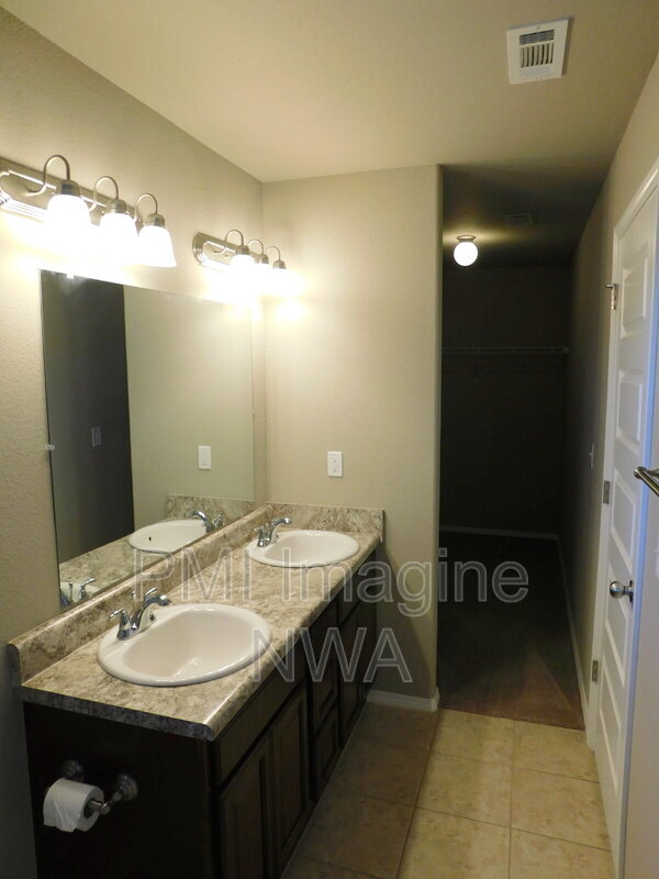 Building Photo - 1142 S Gentle Valley Dr
