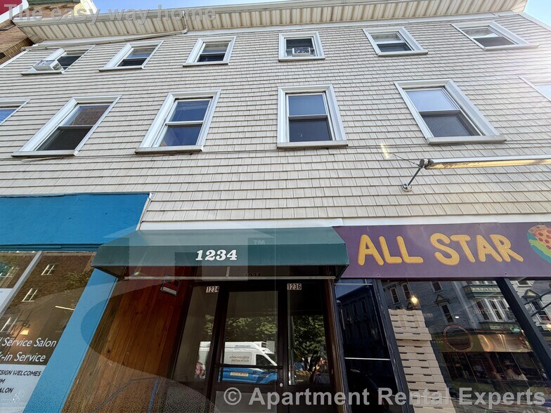 Building Photo - 1236 Cambridge St