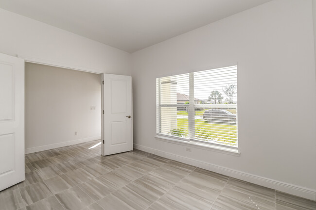 Building Photo - 2329 NW 36th Ave