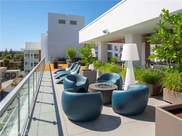 Building Photo - 6263 Topanga Canyon Blvd